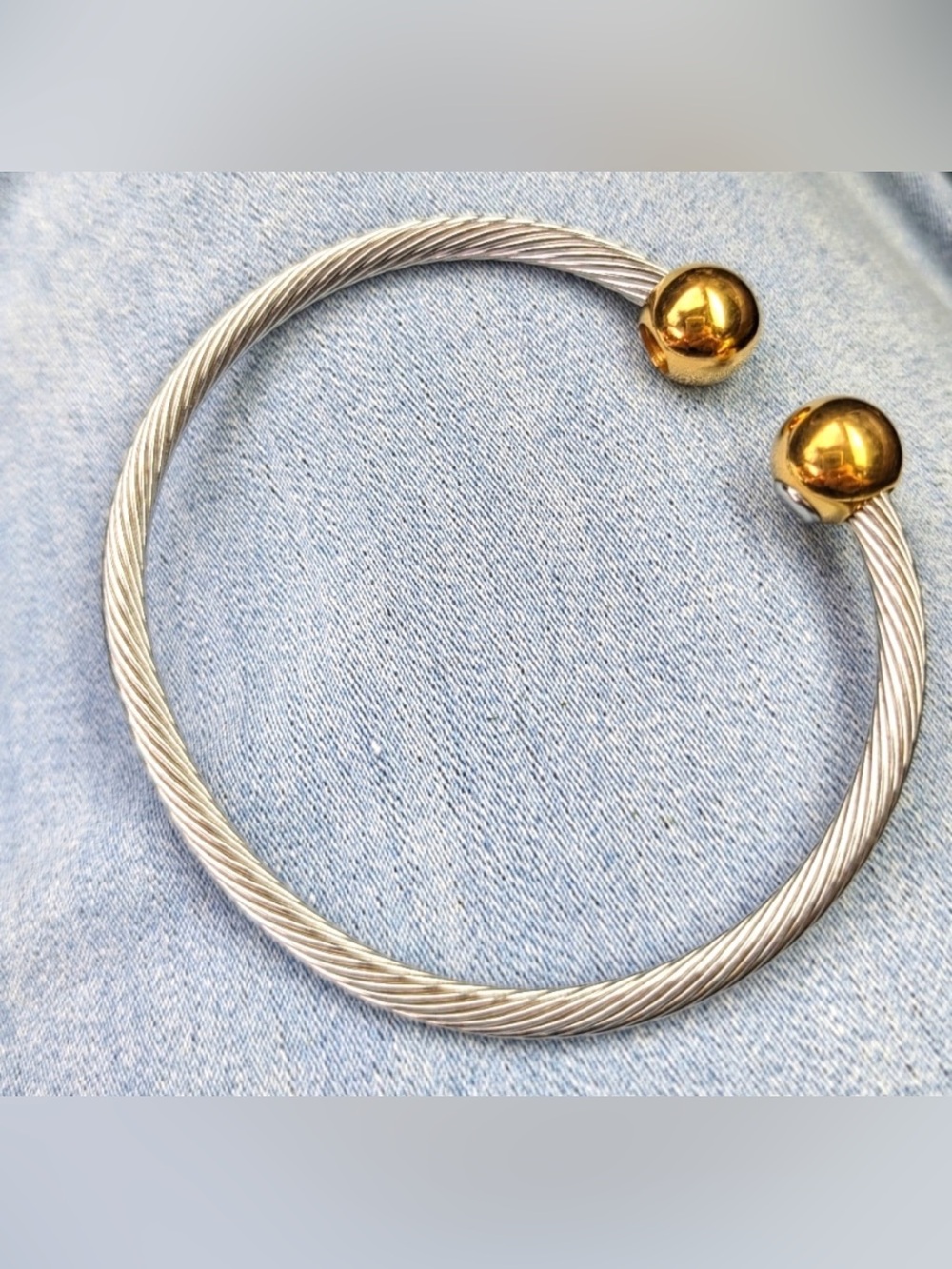 Stainless twist bangle with gold balls